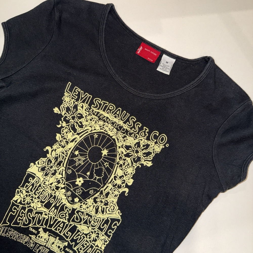 Vintage Levis Graphic Tee Women's M Black Freedom Style Festival Wear Boho Sun